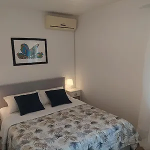 https://apartment-poppy-rose.hotelinzadar.com